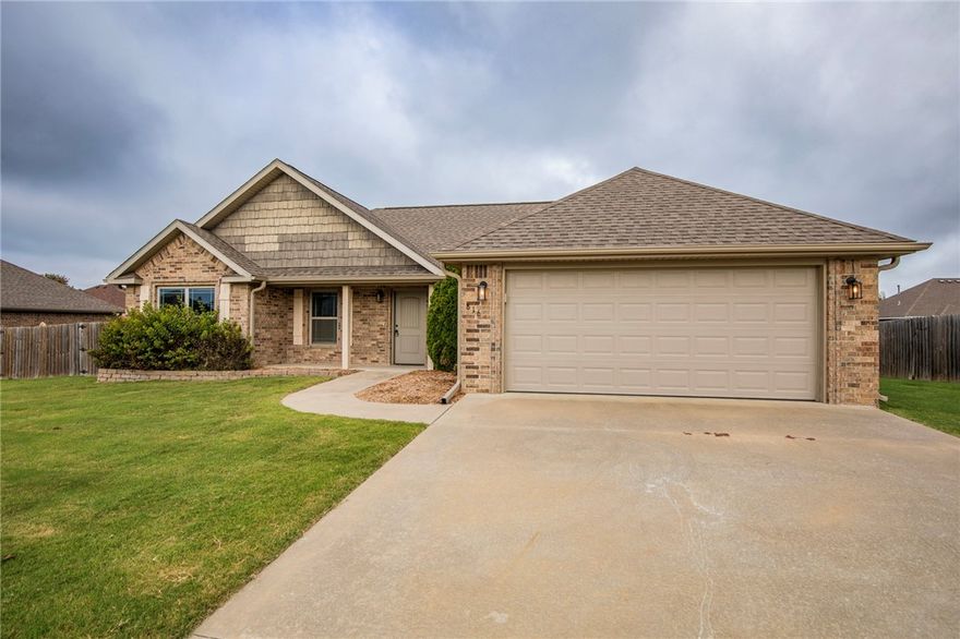 Welcome to this beautifully designed single-level home featuring a desirable split floor plan that combines comfort, privacy, and functionality. Offering 3 spacious bedrooms and 2 full baths, this residence is ideal for families, first-time buyers, or those seeking a low-maintenance lifestyle.
At the heart of the home, the open-concept living room and kitchen create an inviting space for both everyday living and entertaining. The kitchen is thoughtfully laid out with generous counter space and a seamless flow into the living area, perfect for gatherings with friends and family.
Step outside to enjoy the fenced backyard, providing privacy and a safe place for pets, play, or relaxing evenings outdoors. Situated in a quiet, well-established neighborhood, this property offers peace of mind while remaining close to everyday conveniences. Just minutes from the aquatic center, schools, and local services, the location is both practical and highly desirable.