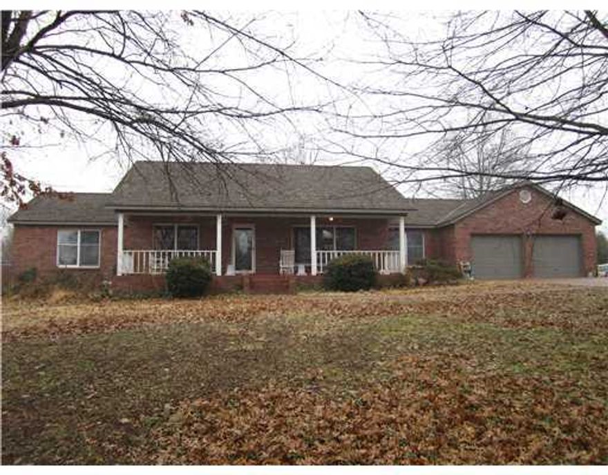 BEAUTIFUL HOME SITS ON 56.55AC JUST ABOVE CREEK GOLF COURSE.  WOODED AREAS FOR PRIVACY.  2 CAR GARAGE, VAULTED CEILINGS, WOOD-BURNING FIREPLACE.  26X32 BARN.
