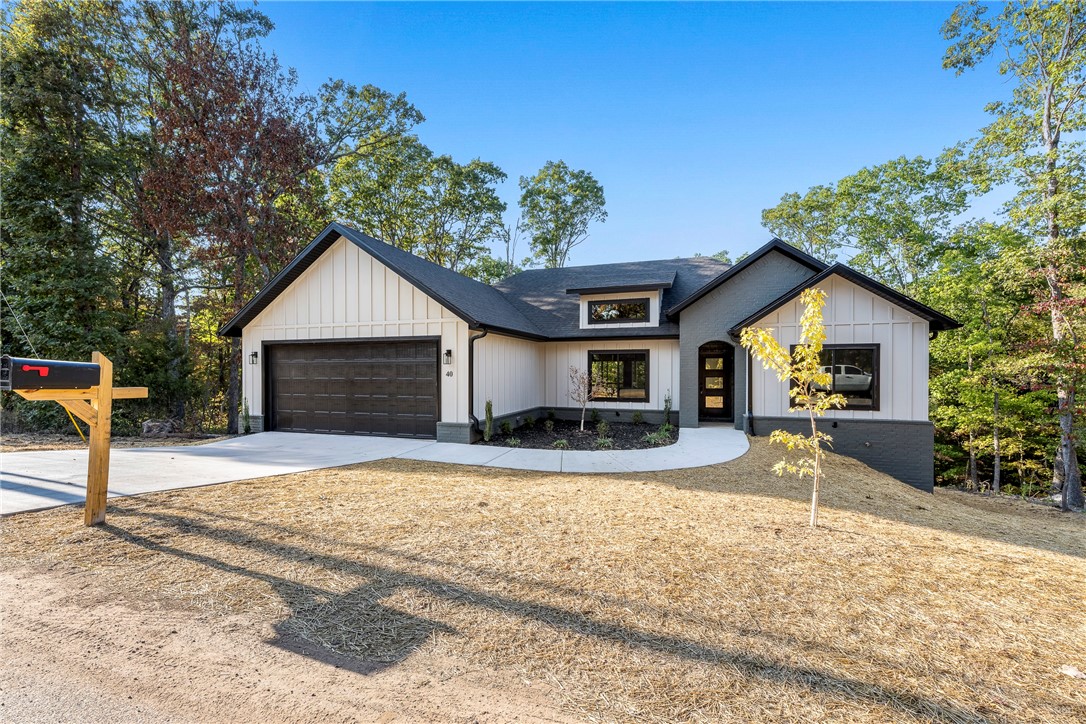 Back on the market due to no fault of the seller! Don't miss out on a second chance to make this beautiful new construction by Elite Thomas Homes your home. Located on the East side of Bella Vista with a trailhead/crossing for the mountain bike trail "Flow Ride" located at York Drive and Trafalgar. The trail takes you to Lake Ann which is only a few miles away. This single story 2 bedroom,2 bath home also has an office and oversized 2 car garage. Vaulted ceilings with beams in the main area. Open concept with vent free gas fireplace and stack stone. Spacious kitchen with large kitchen island. Sedona brush finish countertops, white brick subway tile backsplash, and stainless steel appliances. Large primary bedroom with walk in closet and master bathroom with dual vanity, large tile shower, freestanding tub, and separate toilet area. Other side features office, second bedroom, and guest bathroom. Access the large covered deck from the kitchen.There are also large windows throughout this home to enjoy the wooded view.