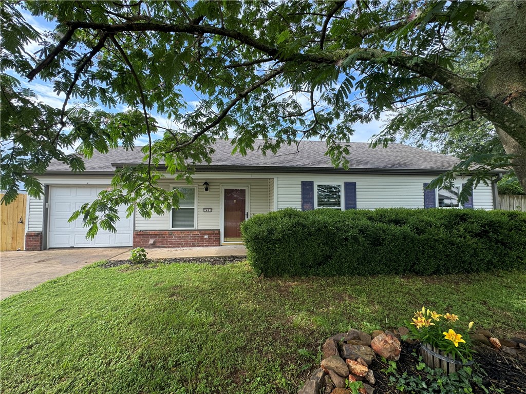Fully renovated with new windows, privacy fence, new flooring, paint, counters - you name it!
This delightful home is perfect for anyone looking for space, comfort, and convenience! The open-concept floor plan features a vaulted ceiling in the living room, creating an airy and welcoming feel that flows right into the kitchen.
The primary suite is spacious and full of natural light, complete with a private en-suite bathroom. You'll also enjoy the attached garage with an automatic opener and a large privacy-fenced backyard great for relaxing, entertaining, or spending time outdoors.
Conveniently located just minutes from nearby schools, Don Tyson Pkwy, Hwy 265, and Hwy 412.
One year lease, tenant is too maintain lawn, pets are negotiable. Owner prefers no pets, but if the right size and breed they may allow max of 1. No cats at all. Fridge will stay with the home as a convenience only, tenant to supply own washer and dryer and all utilities.