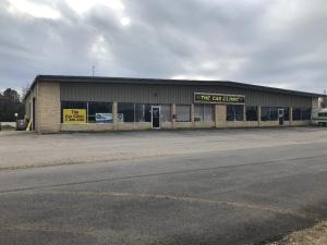 GREAT BUSINESS OPPORTUNITY waiting for you! 7200 sq building shop with office, brake room, two big garage doors one on each side of the building, Perfect location for this type of business. Please call today for any information or apt.