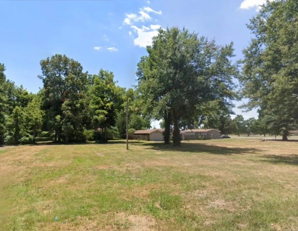 Build your new home or place manufactured home on this .34 acre (+/-) lot in the Northeast corner of Arkansas, in Blytheville of Mississippi County. If you like small town living this is the place for you. It is just south of the Missouri border, close to the airport, parks and wildlife area. Owner financing available.