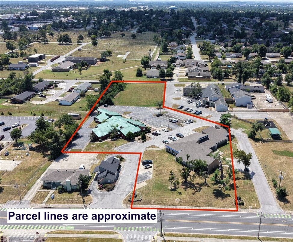 1114 Poplar Pl, Rogers, AR 72756