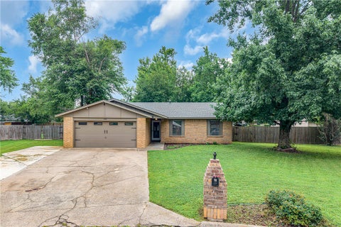 Photo of 1105 Westridge Lane, Rogers, AR 72756 (MLS # 1353457)