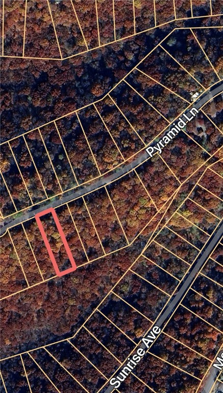 Located in the heart of Holiday Island. This lot is ready for your next home. Zoned R1 and located at the end of quiet cul de sac with utilities at the road. Enjoy all the fun activities this community has to offer from golf, marina, trails, and pools and more.
