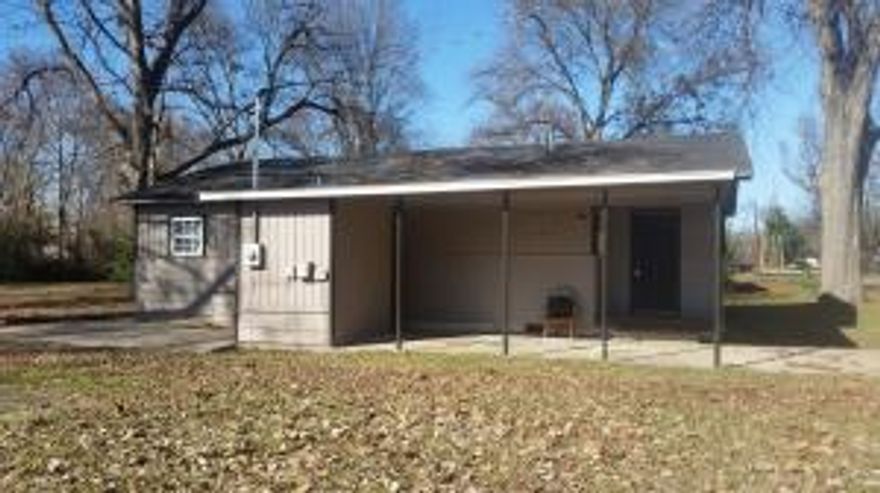 CUTE HOUSE WITH OPEN FLOOR PLAN. LOTS OF NEW... WINDOWS, SOME FLOORING, VANITY AND PAINT. 3 BEDROOM 1 BATH ALL ELECTRIC. STORAGE BUILDING AND LARGE BACKYARD WITH 2 PECAN TREES.