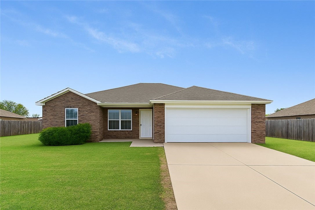 Located in a quiet Springdale neighborhood, this charming home offers comfort and functionality with 3 bedrooms and 2 bathrooms. The primary bedroom features a spacious walk-in closet, while the kitchen is equipped with an electric stove, dishwasher, microwave, and pantry for added convenience. The backyard provides the perfect setting for relaxation or outdoor entertaining. Schedule a tour today and discover all this home has to offer.