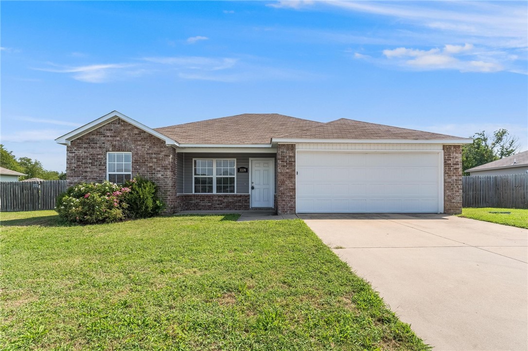 Located in a quiet Springdale neighborhood, this charming home offers comfort and functionality with 3 bedrooms and 2 bathrooms. The primary bedroom features a spacious walk-in closet, while the kitchen is equipped with an electric stove, dishwasher, microwave, and pantry for added convenience. The backyard provides the perfect setting for relaxation or outdoor entertaining. Schedule a tour today and discover all this home has to offer.
