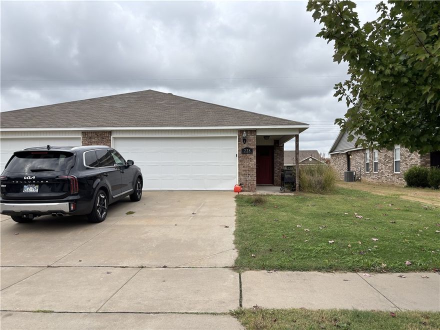 Located on the edge of Fayetteville and Farmington, this charming 3-bedroom, 2-bathroom duplex offers the perfect blend of comfort and convenience.
This home features a two-car garage, a laundry room, and a privacy-fenced yard. A washer and dryer can be provided upon request.
Conveniently situated just minutes from the University of Arkansas, as well as nearby shopping and restaurants, this property offers both accessibility and a welcoming neighborhood feel.