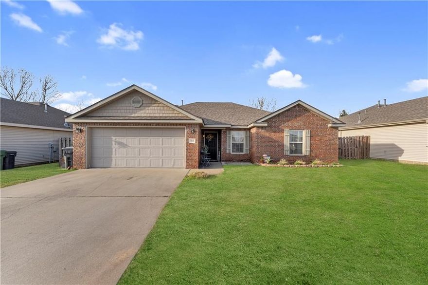 Welcome to this lovely 3 bedroom 2-bath home located in a quiet, well-established subdivision. Enjoy comfortable living with spacious bedrooms, a bright open floor plan, Roof is only 2 years old.
Water filter does not convey.