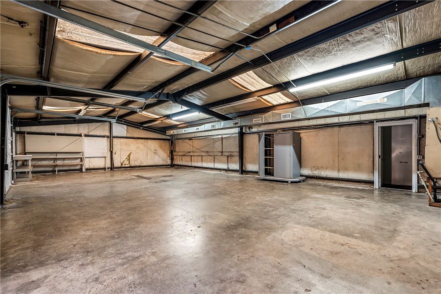 Versatile 1,400+ SF climate-controlled warehouse near Rogers and the Prairie Creek area—ideal for businesses needing clean, functional space with strong access. Features include a red-iron metal frame, bathroom, and ample room for equipment, tools, or light production. Property allows for signage, giving your business valuable visibility. Great fit for automotive repair, boat repair, specialty service work, small fabrication, storage operations, or contractor shop space. Conveniently located close to Downtown Rogers, Prairie Creek Marina, and major roadways. Hard-to-find, right-sized warehouse space in a growing market—ready for your next business move.