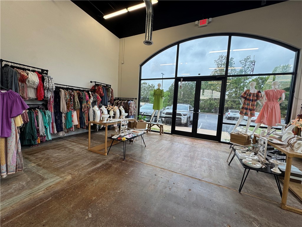 Bellafont Ph 2a - Commercial Lease