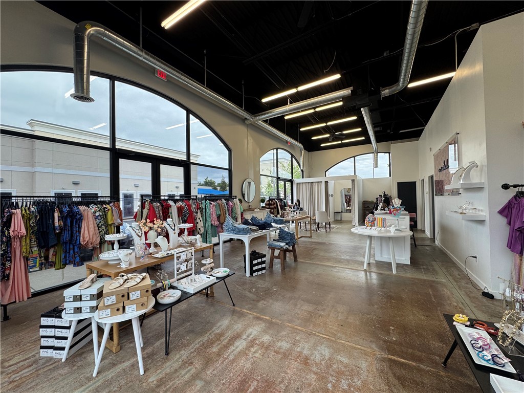 Bellafont Ph 2a - Commercial Lease