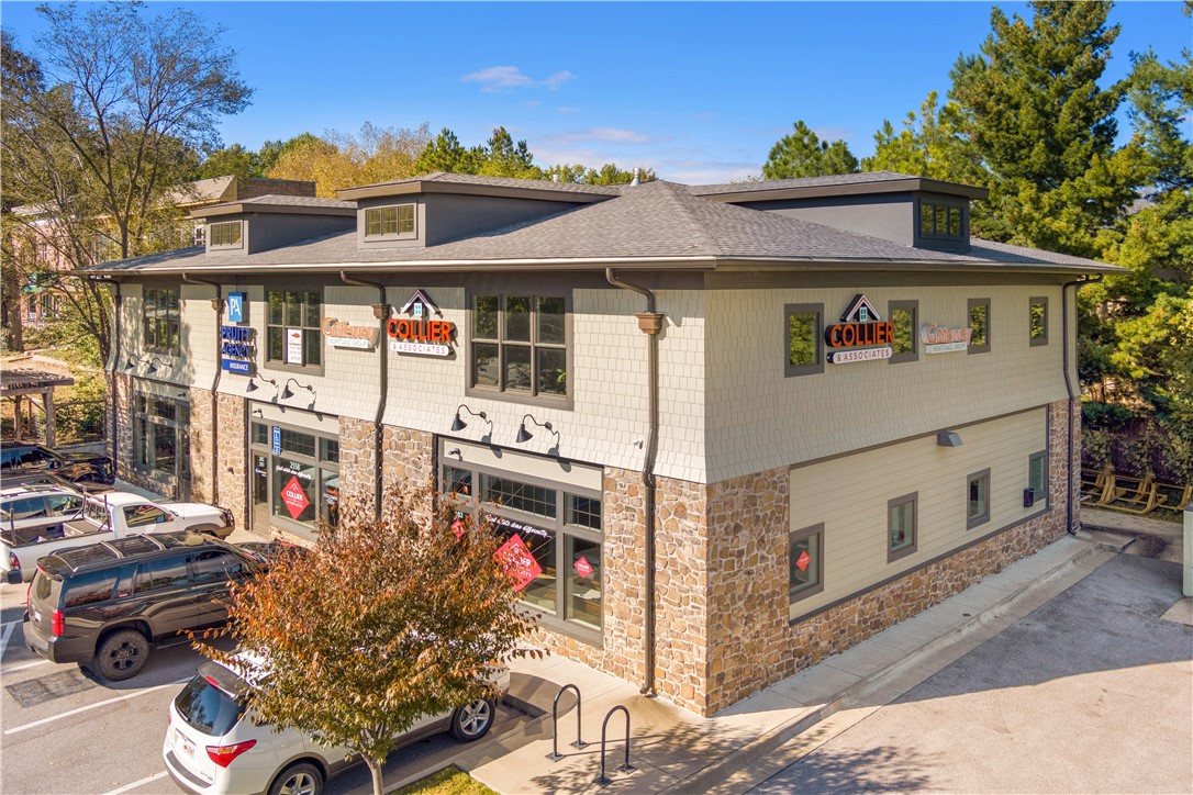 Amazing opportunity for prime commercial space in East Fayetteville! This office space is an 8300 sqft stand alone building less than 5 years old. Currently 100% occupied with a 7% cap rate with 6 separate tenants.
Situated Within a High Growth Market in East Fayettevile this property provides for an Excellent investment opportunity or a great opportunity for your existing business.