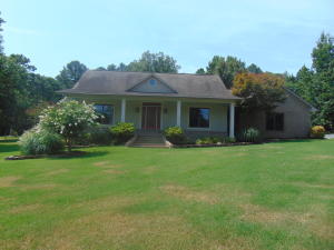 Enjoy relaxing and watching the wildlife from the back deck or in the sunroom. This gorgeous split bedroom home has a open floor plan located in the Cliff and Stream Subdivision. Large master bedroom with whirlpool tub and a large walk-in closet. Formal dinning room. Huge walk-in pantry and large utility room. Beautiful fireplace with built-in's on each side. Lovely landscaped yard. There is just too much to list. Make your appointment today to see this home!