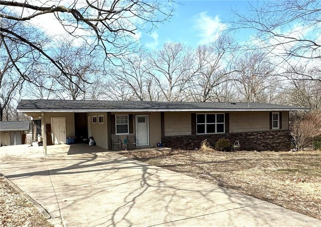 Welcome to this beautifully updated home in the heart of Bella Vista! Recently renovated, this charming property features cathedral ceilings, gorgeous wood floors, and rich wood trim with custom built-ins throughout. The large eat-in kitchen offers ample space for entertaining, while the spacious screened-in porch provides the perfect spot to relax and unwind. Outside, youāll find a detached shop ideal for hobbies, projects, or extra storage. This move-in ready home blends comfort, character, and functionalityāready for you to make it your own. Seller finance available