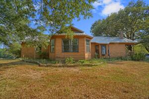If your looking for space and a little peaceful country living look no further!! This house come with 3 bedrooms, 2 full bath, with a sun room and a fully functioning mother in law quarters all sitting on 28.5 acres with a barn!