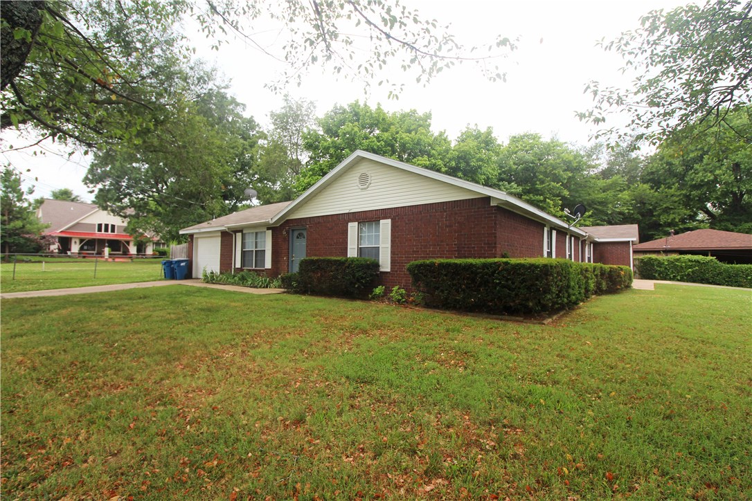 Cute and clean 2 bedroom duplex in the heart of Bentonville. All new paint and carpet. 1 car garage with a fenced in back yard. Walk or bike to trails! Super location!