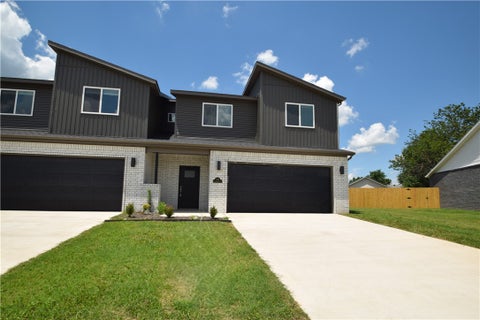 Photo of 704 Sun Meadows Loop, Centerton, AR 72719 (MLS # 1360173)