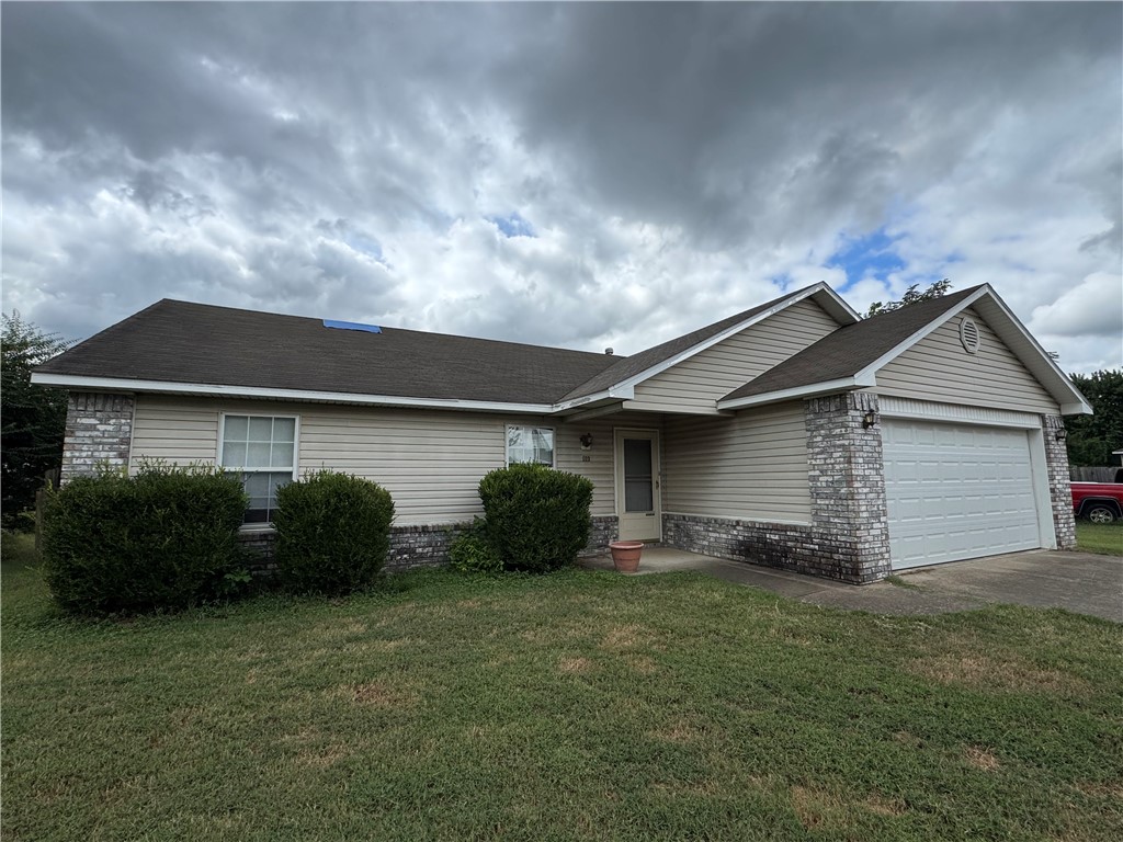 Great opportunity on this fixer upper! Includes 2 lots (parcel #11-00798-000 and 11-00797-000). Also includes in-ground pool and pool house! Will not be able to finance on secondary market. Sale is contingent upon probate court approval.