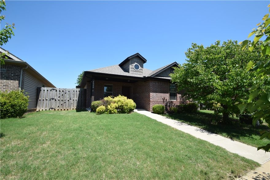 This three-bedroom, two-bathroom house is available for rent. It is located under four miles from the Wal-Mart Home Office and near local schools, restaurants, and shopping. The property features a larger floor plan with an open concept. The kitchen and bathrooms have granite countertops. Flooring is a mix of hardwood, tile, and carpet in the bedrooms. All appliances are included. Pets require owner approval and an additional deposit. No smoking.