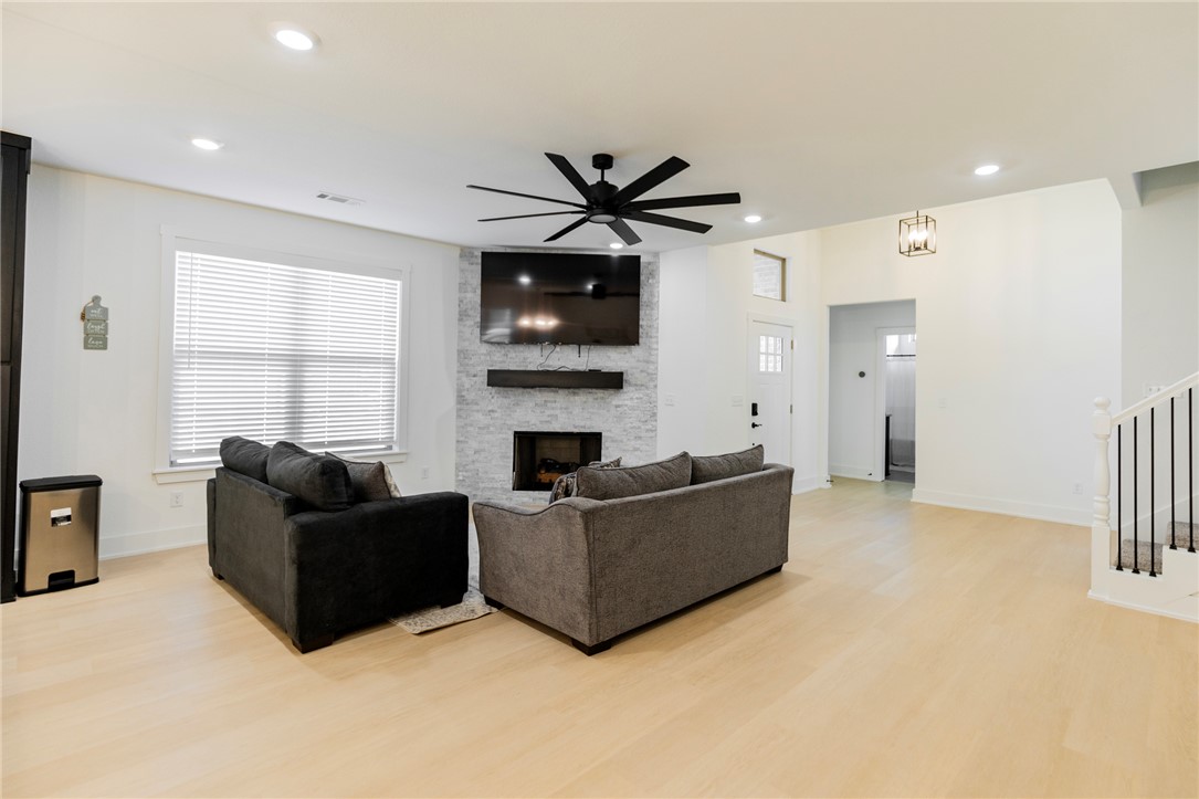 Oak Brook Sub Ph 1 Siloam Spgs - Residential