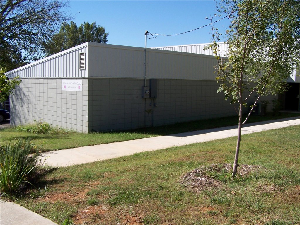 16 Units of varying sizes. Great investment Property! Zoned Residential/Office. 4388 Square Feet