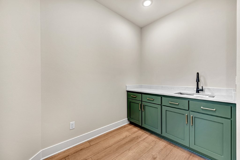 Thompson Estates Bvv - Residential