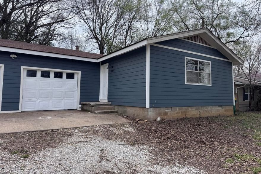 This newly remodeled duplex is on a quiet dead-end street and close to everything! Thoughtful design touches highlight the inside or walk outside to enjoy the huge private back yard. I-49 is a 5-minute drive. Creekside Park is a 2-minute walk to visit the Farmington Farmer’s Market, walking trail, basketball courts, playground, or disk golf. Dogs and cats welcome!
