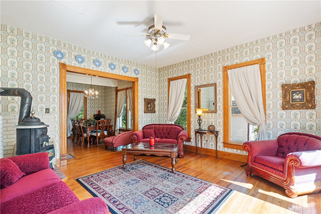 16-20-26 EUREKA SPRINGS OUTLOTS - Residential