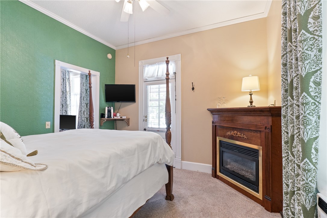 16-20-26 EUREKA SPRINGS OUTLOTS - Residential