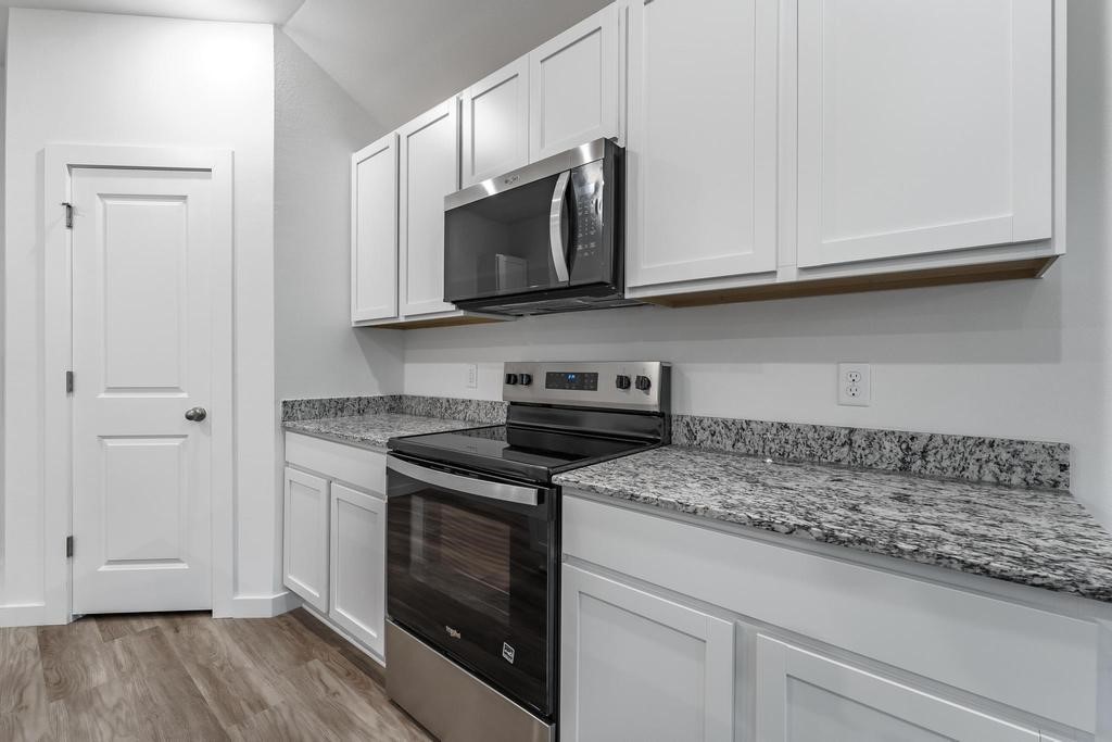 Applewood Estates - Residential Lease