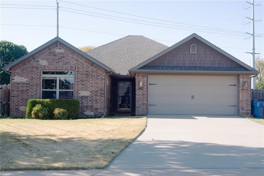 Charming one-level, 4-bedroom, 2-bathroom home for rent. This home features an open-concept floor plan, a large privacy-fenced backyard, a covered back porch, and a two-car garage. Conveniently located in west Bentonville, close to schools, shopping, and dining—just 9 minutes from the Walmart Campus and Bentonville Square.
