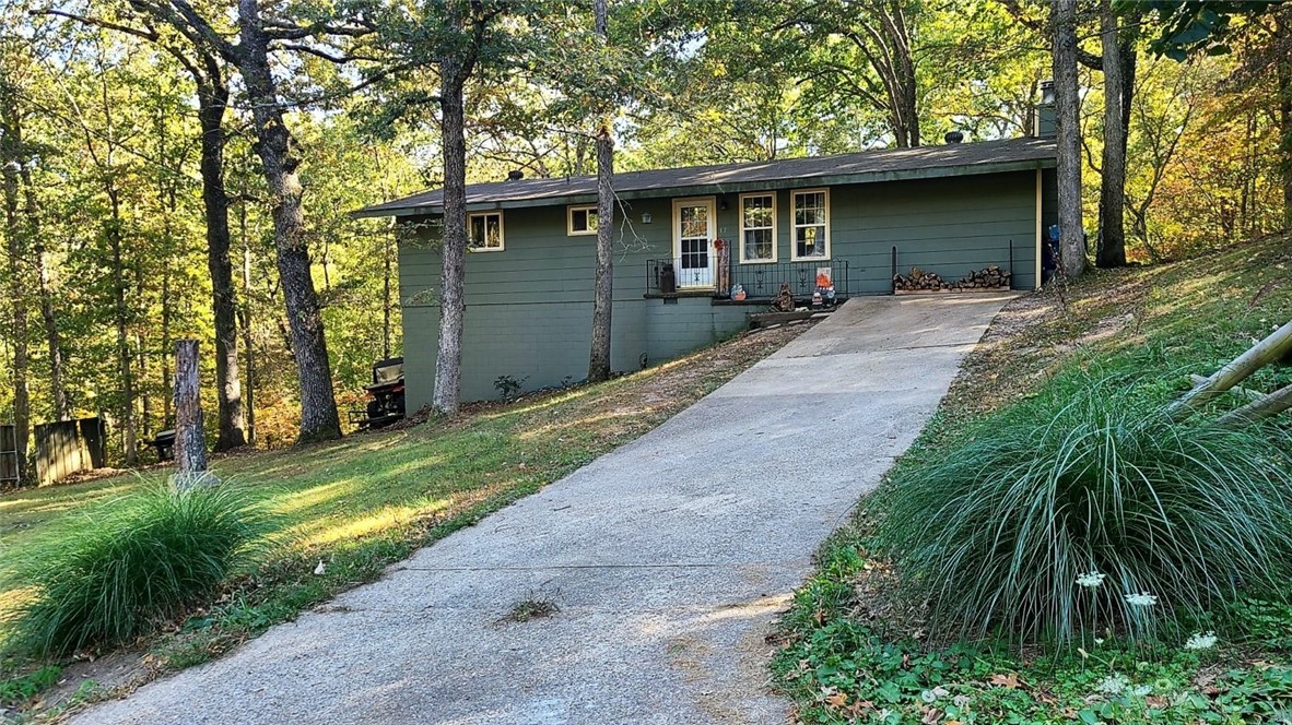 Looking for a home in NWA move-in-ready under $200,000 with almost 3/4 of an acre? Look no further. With all the convenience of being 5 minutes from Wal-Mart Supercenter, while still having the country feel outside your backdoor. This home is 1,144sq ft with 2 bedroom and 1 bath with .7 of a acre with new HVAC 8/2018 & roof 2019 in a cul-de-sac and is priced to sell!!!