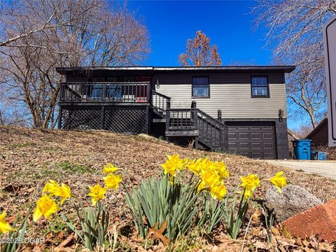 Photo of 1604 Greenwood Boulevard, Neosho, MO 64850 (MLS # 1339323)