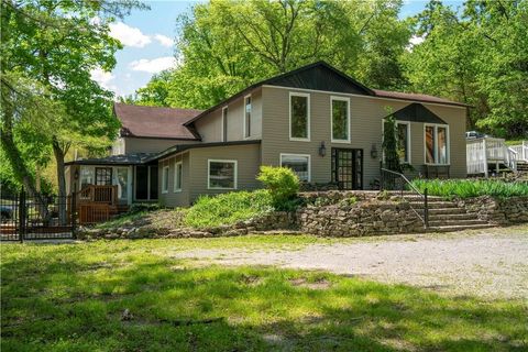 Photo of 179 Main Street, Eureka Springs, AR 72632 (MLS # 1338231)