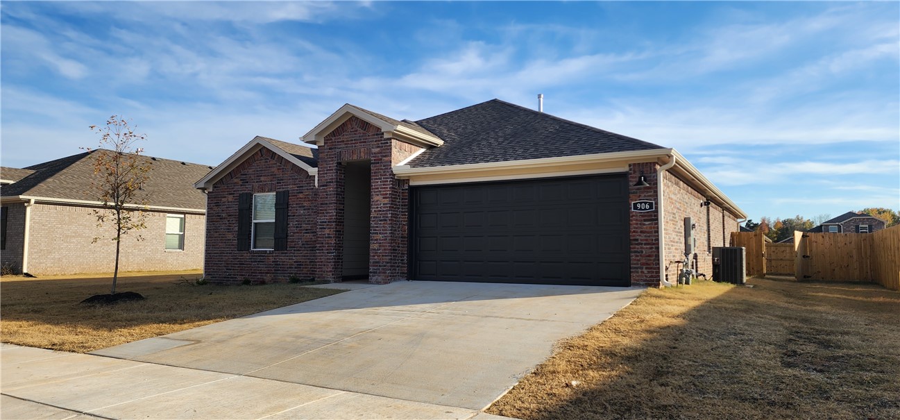 Don't miss your chance to call this brand new construction house your home. With its impeccable design, modern amenities, and a prime location, it's a rare find in today's real estate market. Schedule a tour today and experience the perfect blend of comfort and luxury in this wonderful neighborhood!