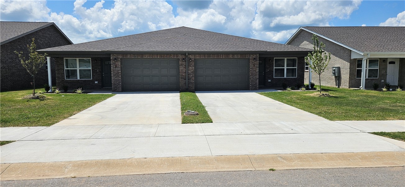 Brand new duplexes in Bentonville close to NWA Regional Airport for lease. Home features 3 bedrooms, 2 bathrooms, 2 car garage, LVP throughout home, granite countertops, ceiling fans, open floorplan, covered back patio for grilling/entertaining, fenced in yard and all appliances included. 1 month free rent with all 1 year leases signed by September 1st, 2025.