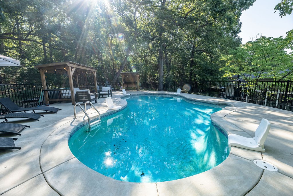 12-16-30 FAYETTEVILLE OUTLOTS - Residential