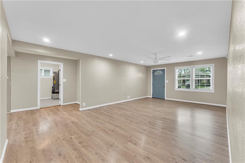 *More photos coming sooon
Just minutes from Downtown Rogers and Lake Atalanta, this beautiful 3-bedroom home offers the perfect blend of comfort and convenience. Enjoy weekends on nearby bike trails, picnics at Veteranās Park, and easy access to shopping, dining, and entertainment.