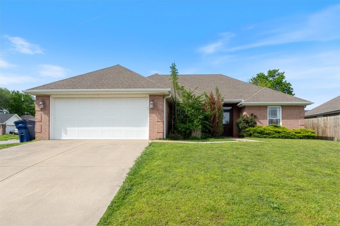 Charming 3-Bed, 2-Bath Home in an Established Neighborhood!
Welcome to this spacious and well-maintained home featuring a desirable split floor plan and a thoughtful layout perfect for families or investors alike. Enjoy a large, fully fenced backyard—ideal for kids, pets, or entertaining guests. Nestled in a quiet, established neighborhood, this home is just minutes from schools, downtown Siloam Springs, shopping, and the aquatic center. Whether you're looking for a forever home or a fantastic rental/investment opportunity, this one checks all the boxes!