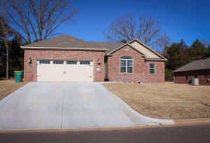 LESS THAN A YEAR OLD!? Beautiful 4 bedroom home nestled into the back of Shiloh Manor. Fall in love with the open floor plan and the prettiest piece of granite counter top you've ever seen. Painted throughout with fresh, bright colors.