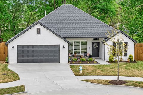 Photo of 4101 Riverdale Drive, Fayetteville, AR 72701 (MLS # 1342880)