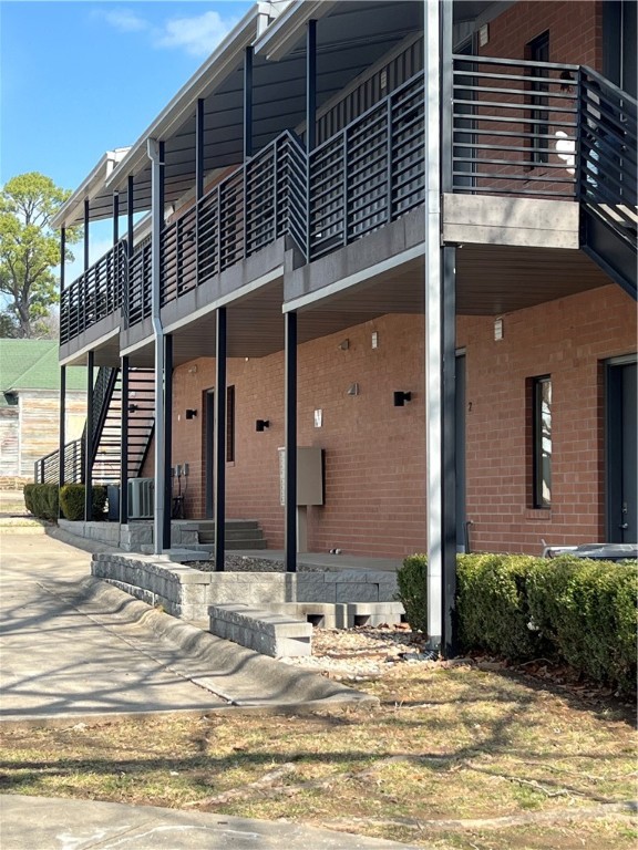 Fully Furnished Condo/Townhouse in Prime Fayetteville Location! Utilities are included in rent.
Welcome to 465 Locust Ave, where convenience meets comfort! This fully furnished townhouse/condo is situated in the heart of Fayetteville—just steps from restaurants, shopping, nightlife, and the University of Arkansas. Enjoy the ease of walkable city living while coming home to a stylish, move-in-ready space.
Fully furnished for a hassle-free move
Prime location – walk to everything Fayetteville has to offer
Lease terms are negotiable to fit your needs
An in-unit washer-dryer included
Don’t miss out on this rare rental opportunity! Schedule a showing today.