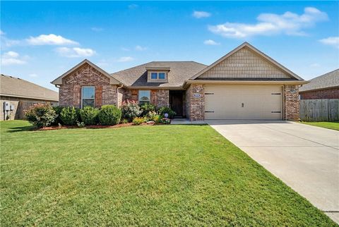 Photo of 729 NW 64th Avenue, Bentonville, AR 72713 (MLS # 1336060)