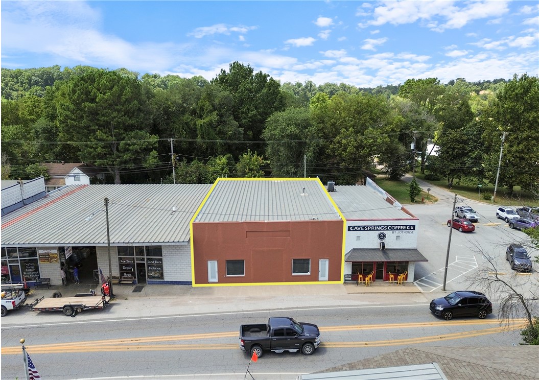 Prime retail space in booming Cave Springs! This ±3,900 sq ft building boasts high visibility on Hwy 112 with 50 ft of frontage, benefiting from planned highway improvements to reduce congestion. The property offers excellent access to I-49 and XNA, making it an ideal location for a variety of businesses.