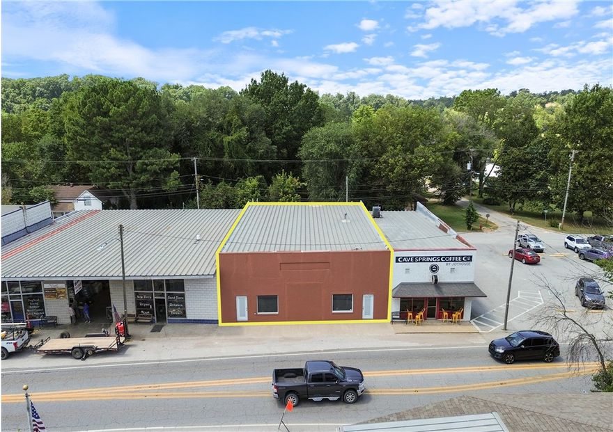 Prime retail space in booming Cave Springs! This ±3,900 sq ft building boasts high visibility on Hwy 112 with 50 ft of frontage, benefiting from planned highway improvements to reduce congestion.  The property offers excellent access to I-49 and XNA, making it an ideal location for a variety of businesses.