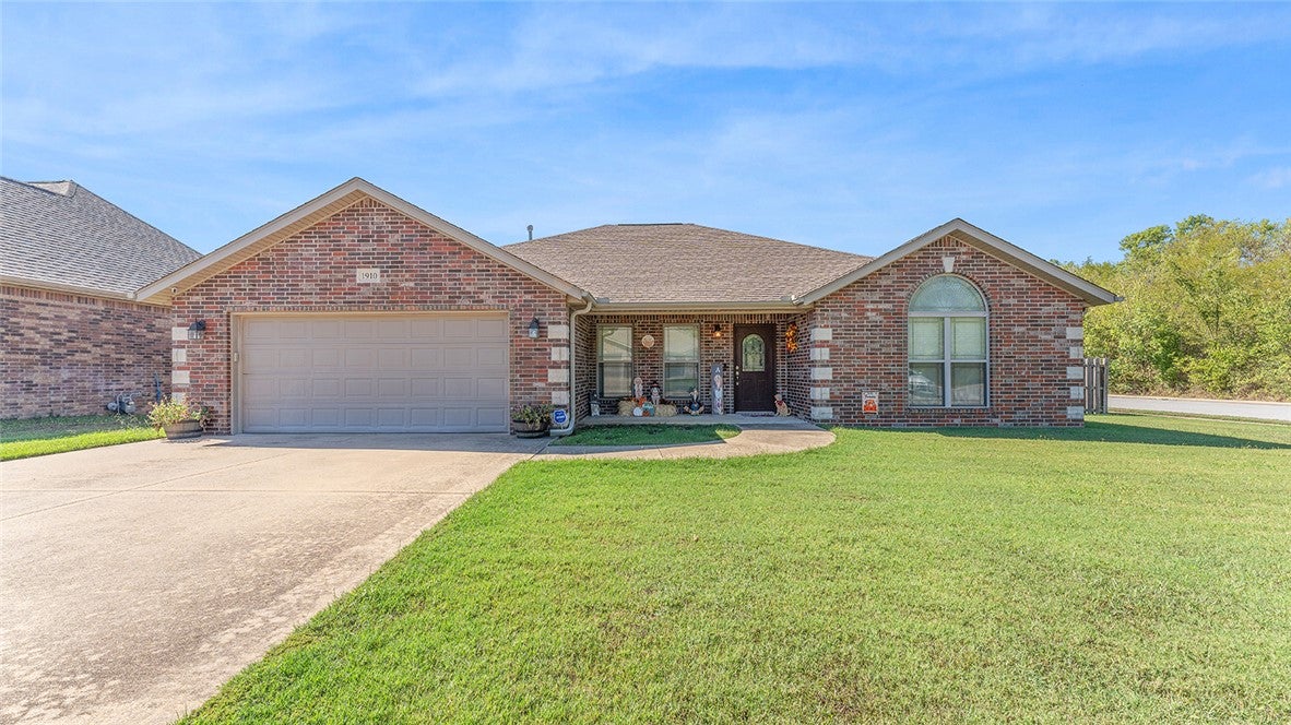 1910 N Midland Knoll Court