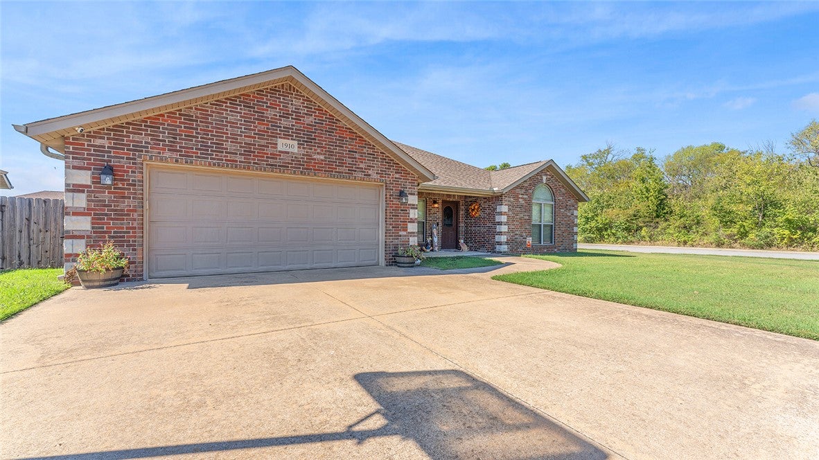 1910 N Midland Knoll Court