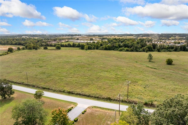806 GIPSON RD, HARRISON, AR 72601 - Image 649e22df2b2f2cf9e5e707f4e3e8694c/1233481908